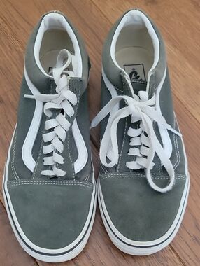 Vans Off The Wall Olive Green Suede Skate Sneakers with White Stripe Sz 7.5M/9W